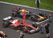 开云在线直播-包含法拉利鏖战索伯车队，汉密尔顿统治全场的词条