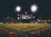 开云体育官方网站-赛道与球场的双重奏鸣，F1揭幕战与NBA焦点战的激情碰撞