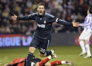 开云体育中国官网-绿茵场上的闪电战，德国战车如何以战术革命狂胜加拿大，定义欧冠决赛新焦点