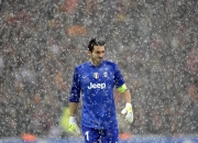 开云体育入口-蓝鹰翱翔欧陆之夜，恩佐抢七封神，拉齐奥制霸里昂传奇