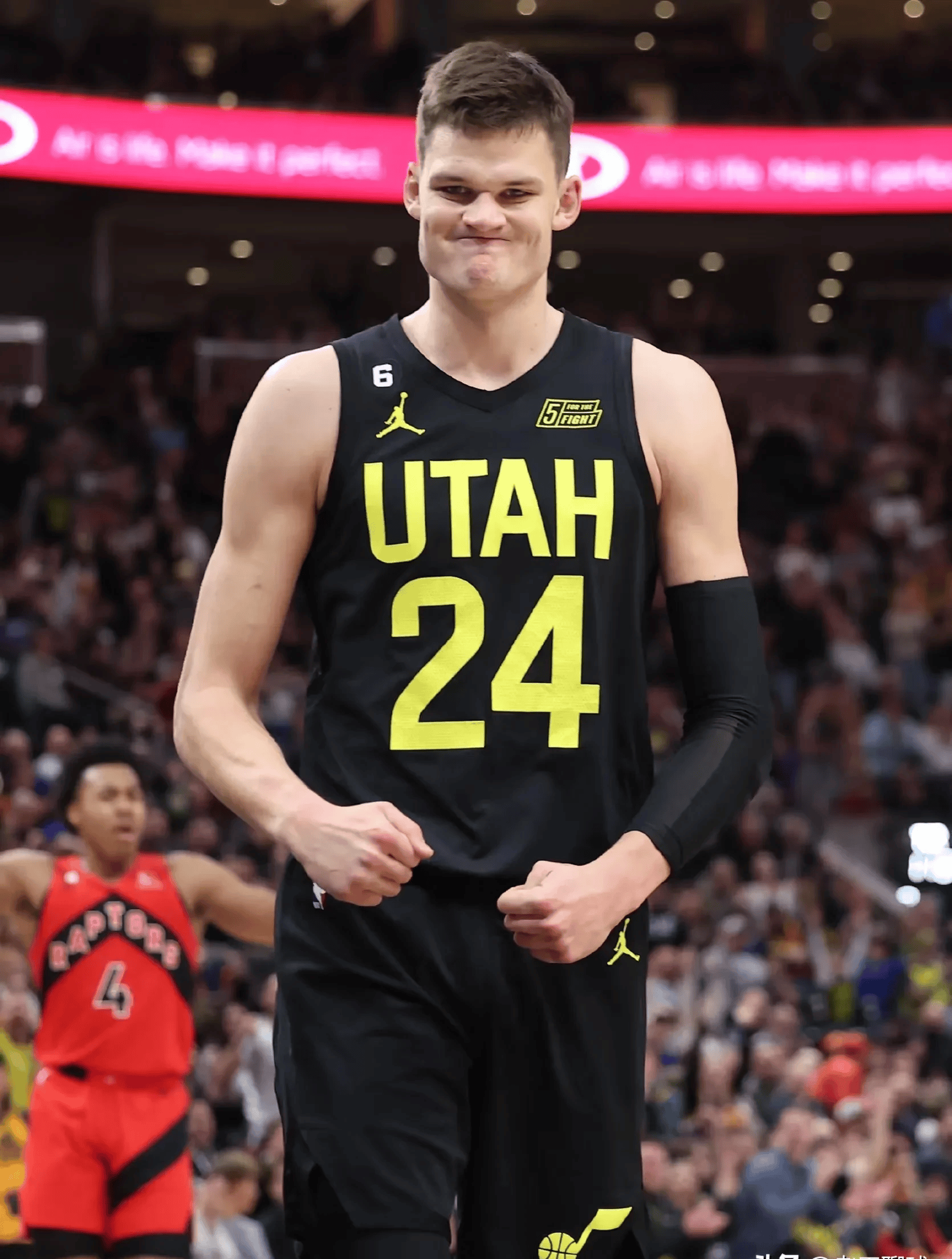 关于湖人B队翻盘爵士，贝弗利关键制胜的信息