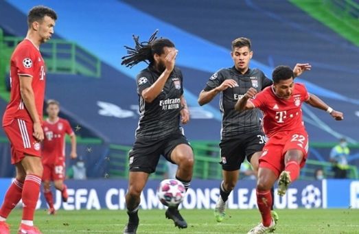 关于巴黎碾压里昂，莱万送出助攻的信息