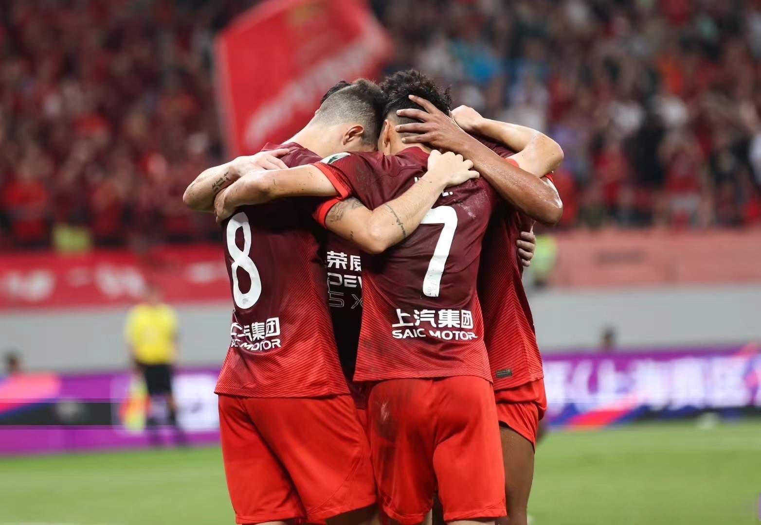 足坛新星崭露头角，帮助球队夺取点球大战胜利