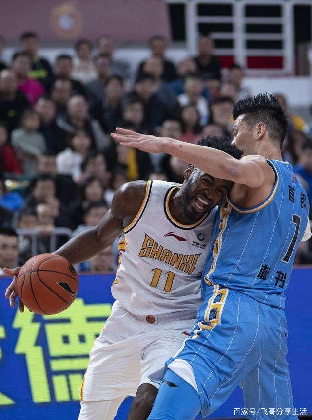 关于强强对话：火爆对决引发球迷热议的信息