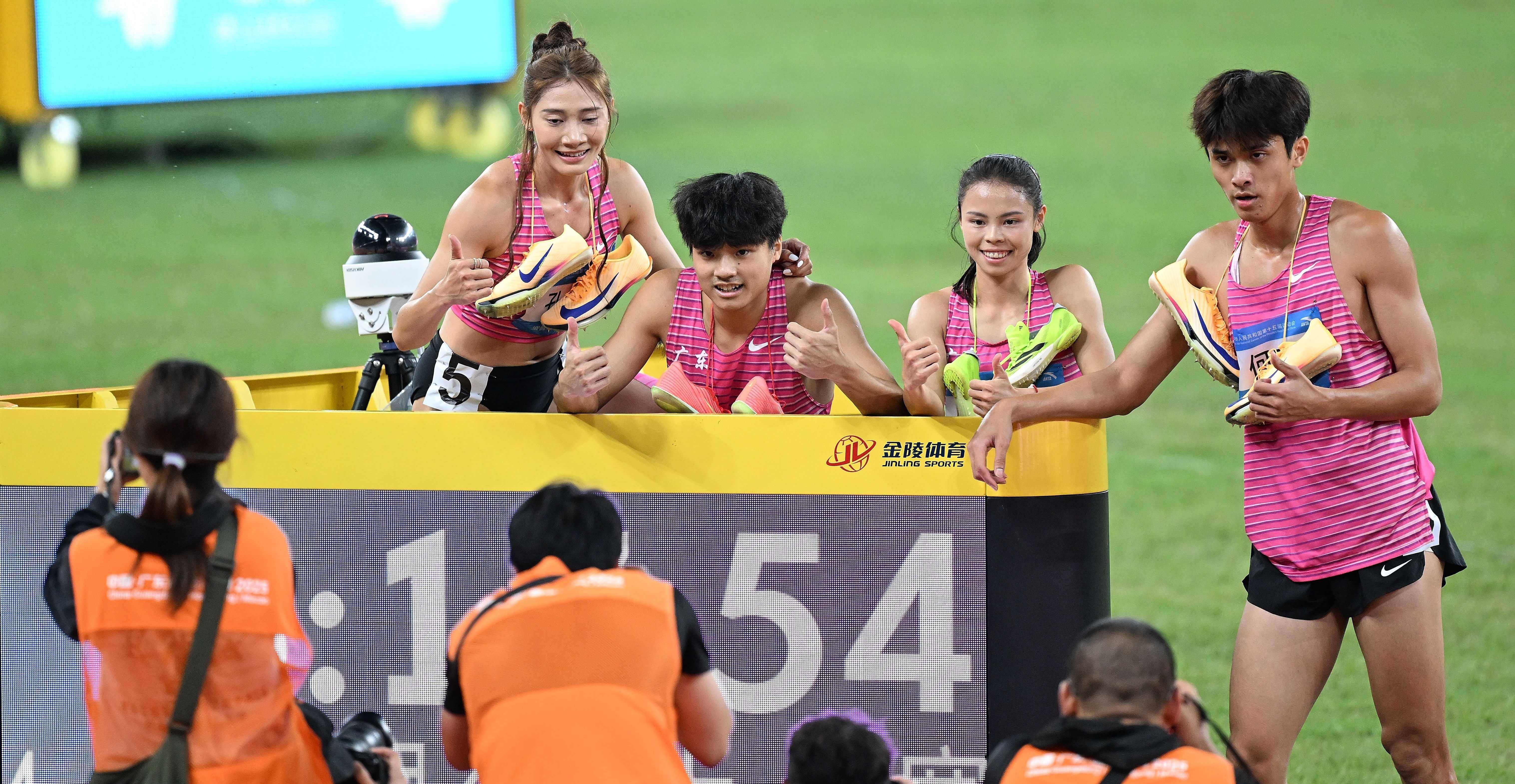 包含困难重重！队伍艰难逆转取得冠军的词条