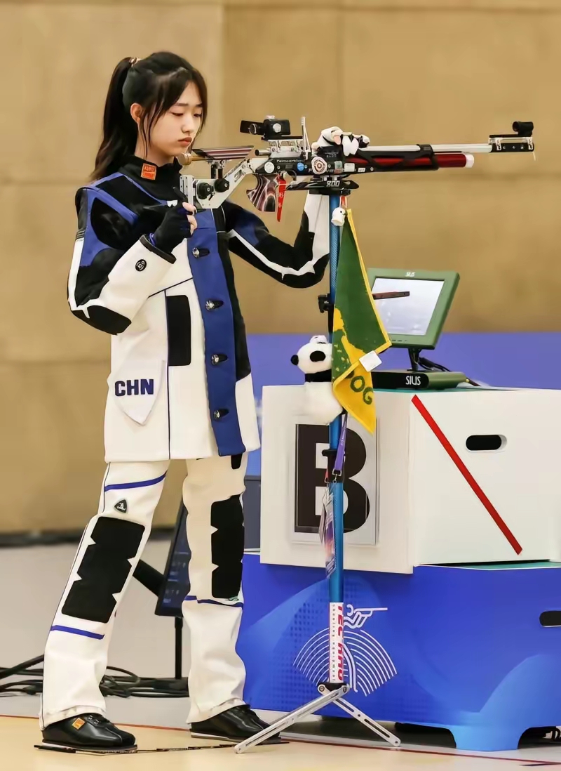 韩国运动员在射箭比赛中勇夺冠军