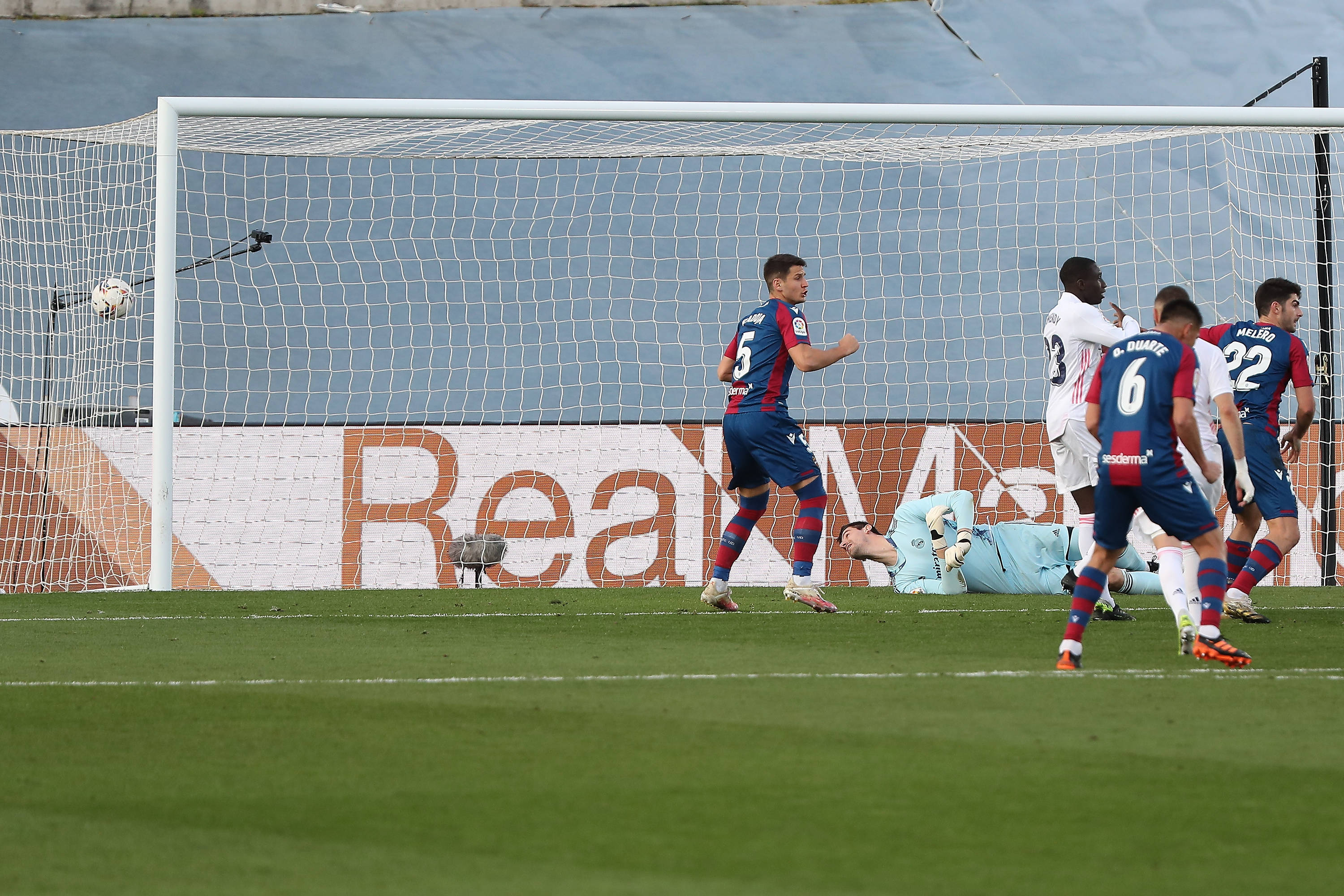 阿拉维斯客场不敌巴伦西亚，遭遇失利的简单介绍