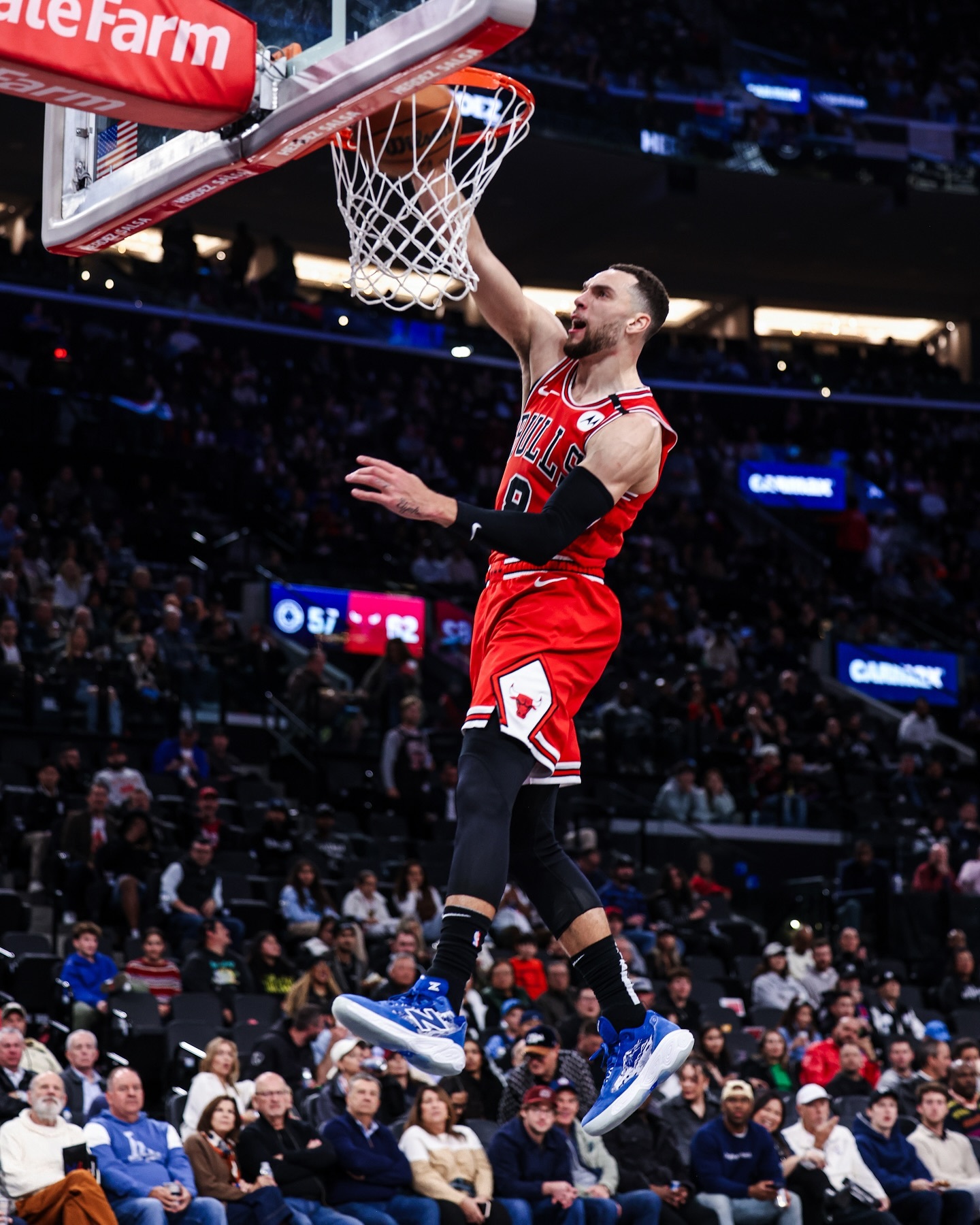 公牛主场告负尼克斯，拉文努力发挥遭遇困境的简单介绍