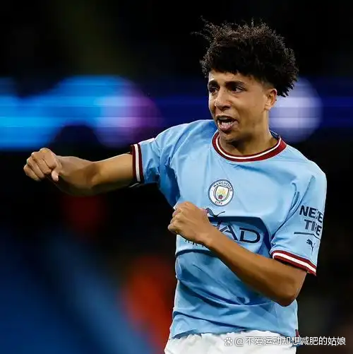 英格兰新星惊艳表现，成为球队亮点