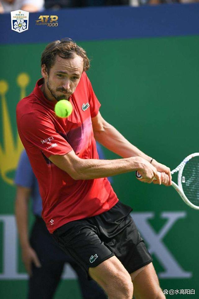 英国网球队险胜美国网球队,梅德韦杰夫制霸全场的简单介绍 英国网球队险胜美国网球队,梅德韦杰夫制霸全场的简单介绍