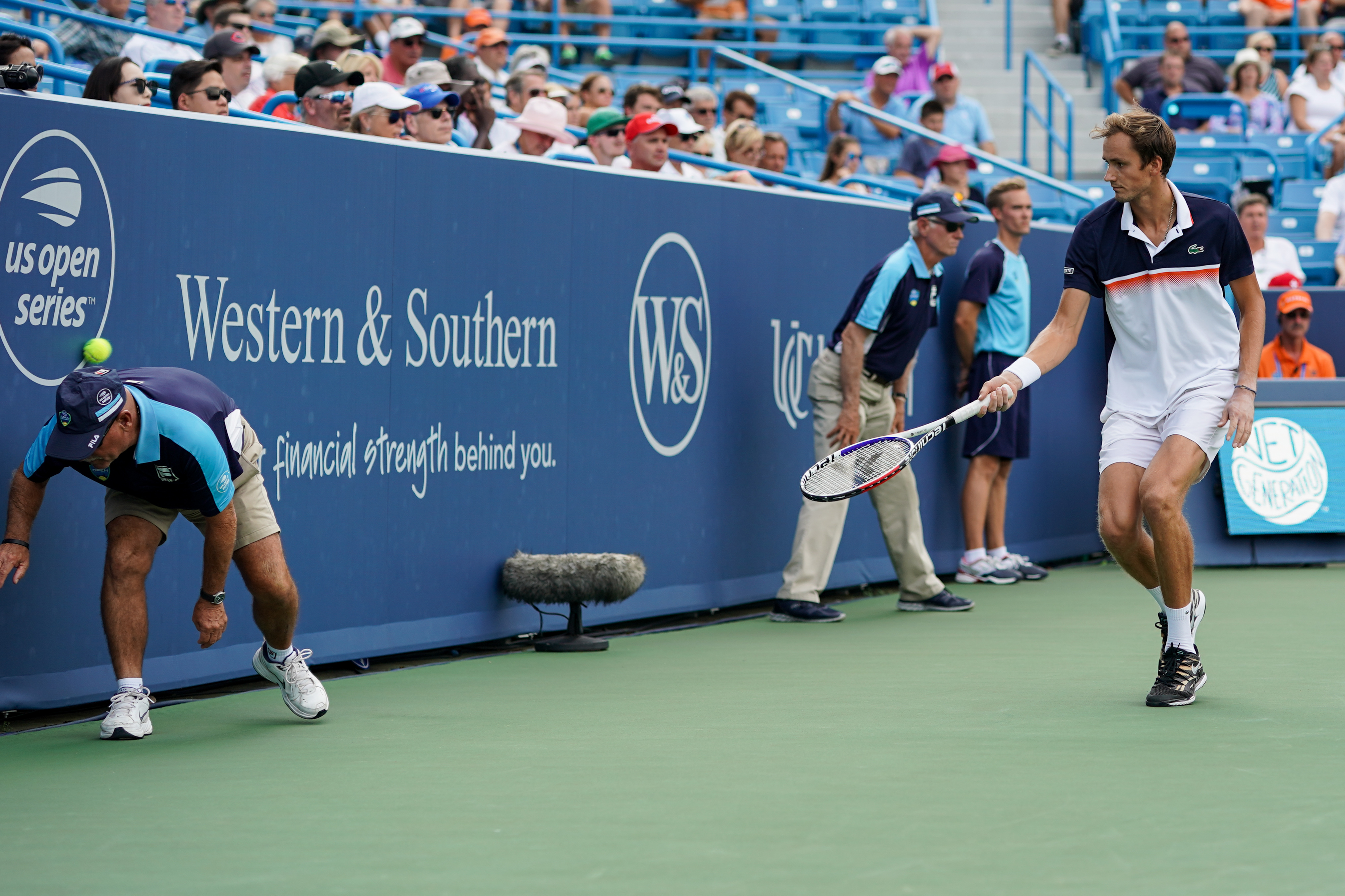 英国网球队险胜美国网球队,梅德韦杰夫制霸全场的简单介绍 英国网球队险胜美国网球队,梅德韦杰夫制霸全场的简单介绍