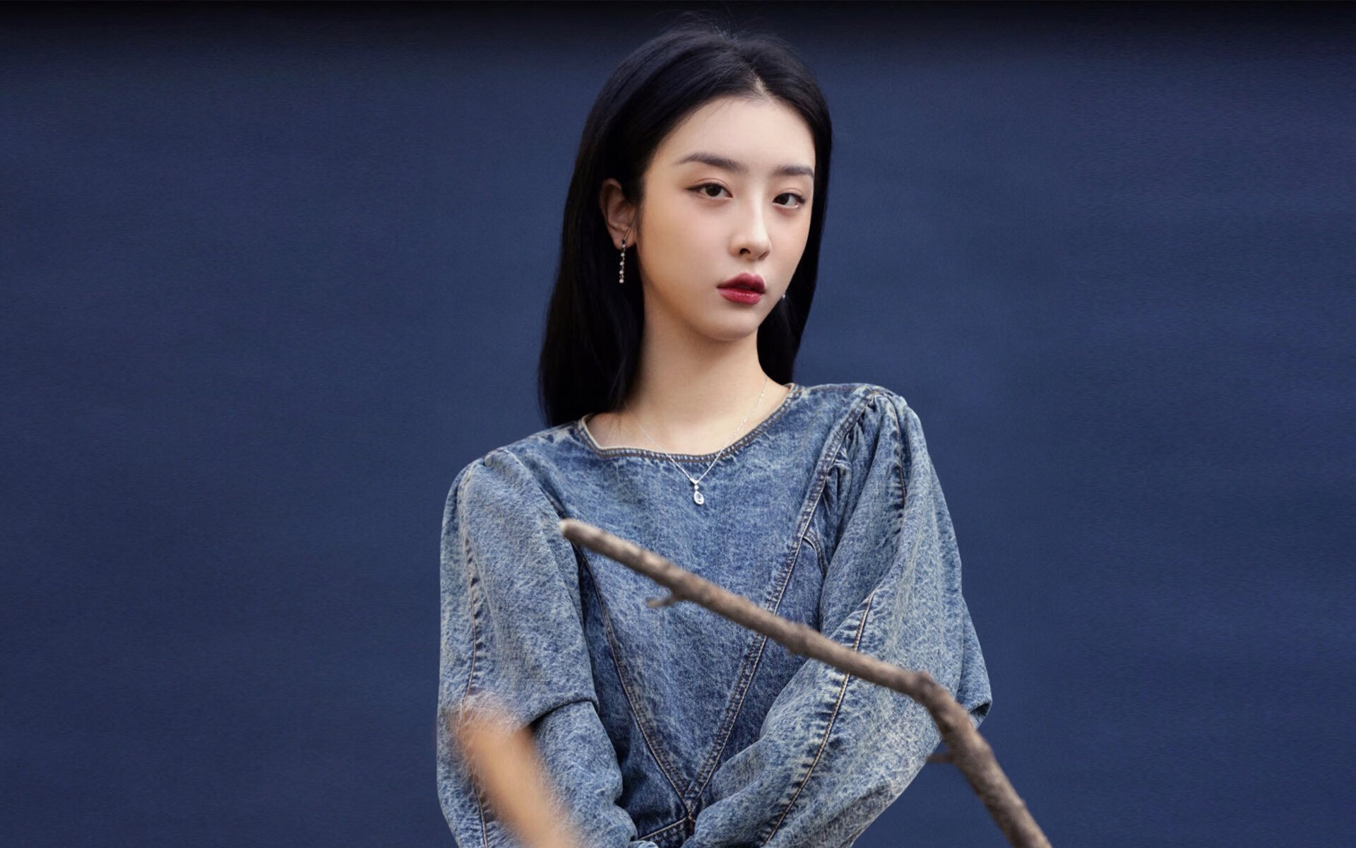 绿茵场与硬木地板的交响，当欧冠淘汰赛的宿命感照进独行侠血拼篮网的夜晚