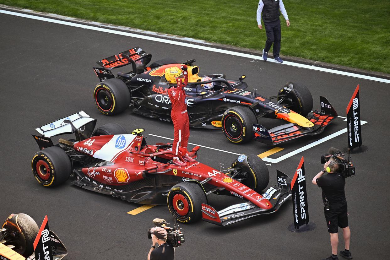 包含法拉利鏖战索伯车队，汉密尔顿统治全场的词条