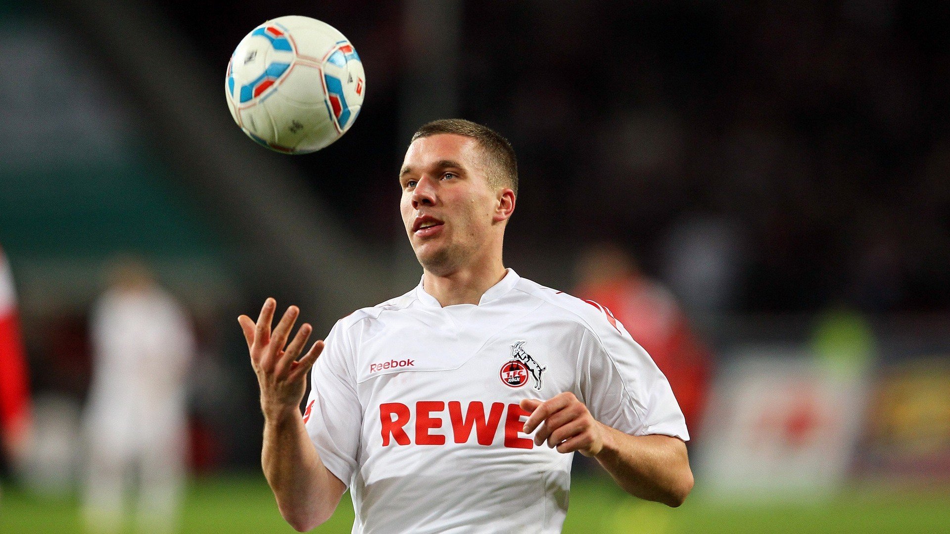 詹姆斯关键回合不手软，勇士轻取雷霆，双线叙事下的联盟格局